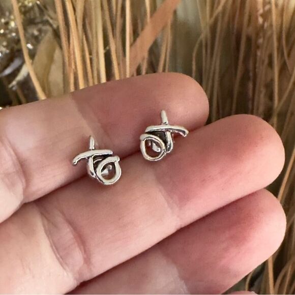 XO Sterling Silver Hugs And Kisses Stud Earrings - Picture 1 of 5
